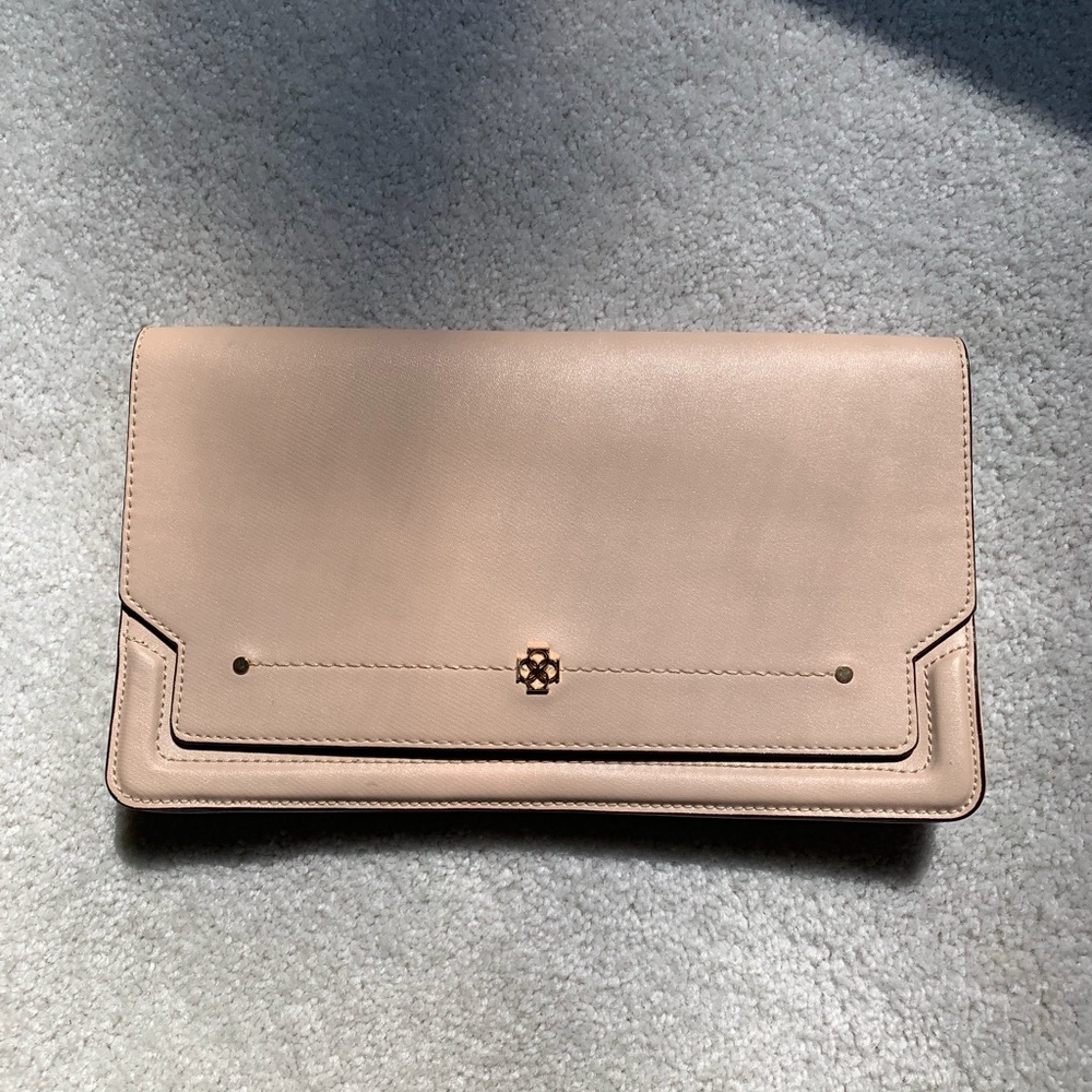 Pale pink clutch